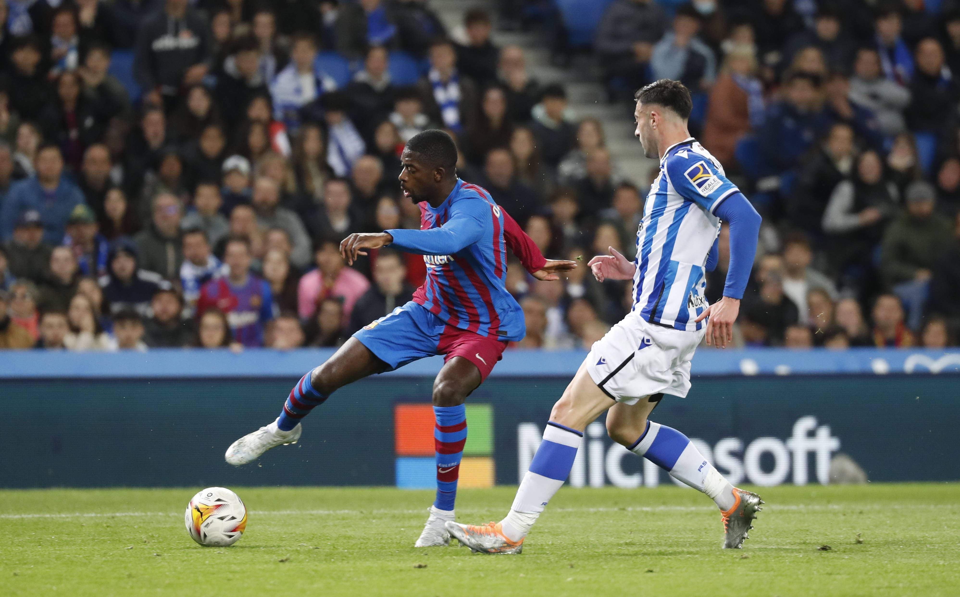 包含足球职业联赛战火重燃，球员引发全民追捧的词条