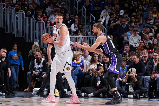 国王险胜老鹰，约基奇关键表现点燃全场！