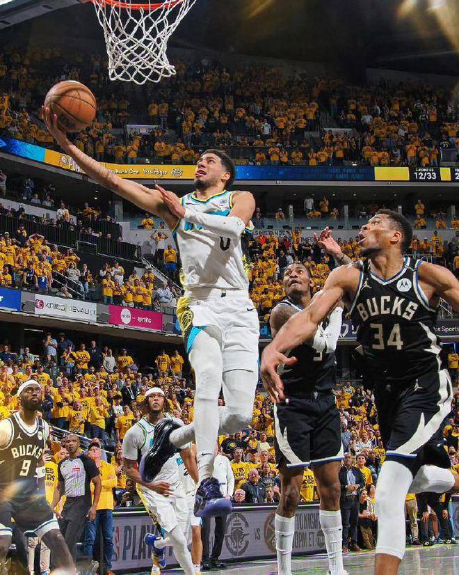 约基奇惊艳全场，雄鹿助攻爆棚，官方宣布新规逆转取胜！