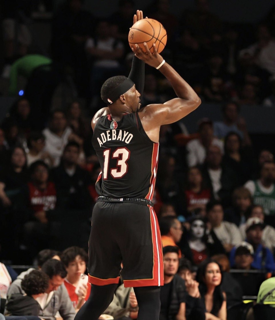 包含米切尔绝杀时刻，复出首战轰40分点燃赛场，掀起高潮迎来胜利！的词条