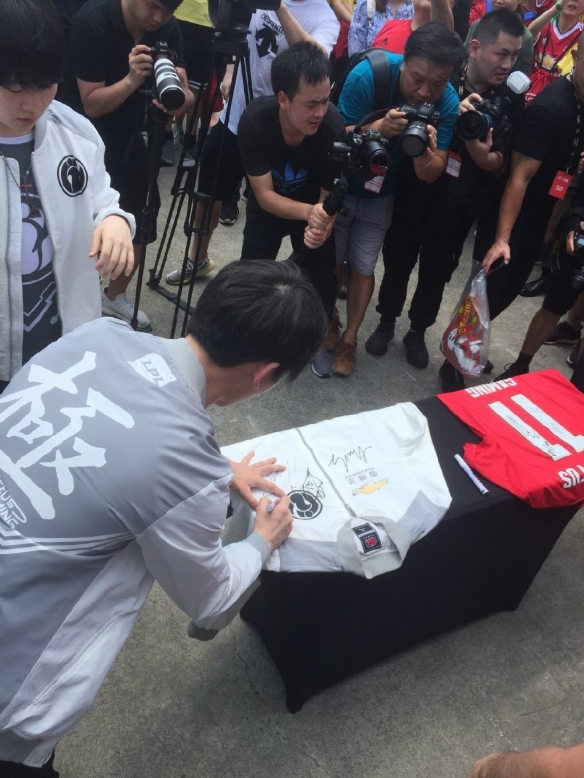 曼联前途光明！，Rookie新星爆冷表现突出观众掌声雷动(rookie直播间)