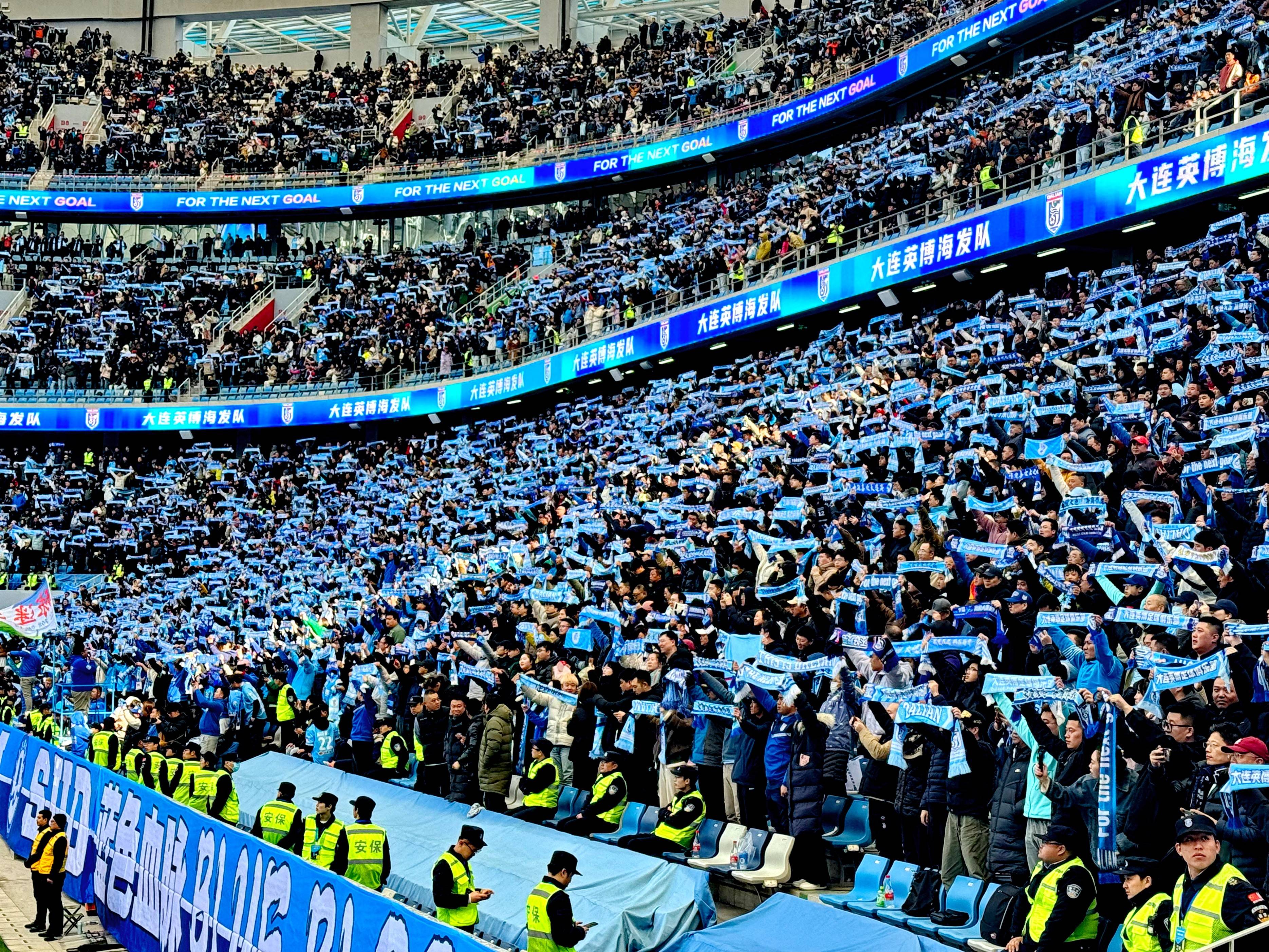 世俱杯常规赛对决在即!上海海港演练定位球,广州队密集防守应对(origin平台目前无法登陆)